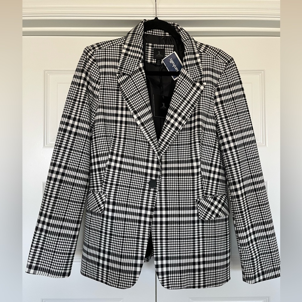 NWT Jules and Leopoldo Studio black and white blazer, fully lined.
